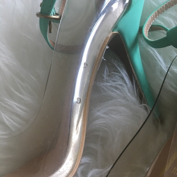 Ankle strap pumps - Picture 5 of 6